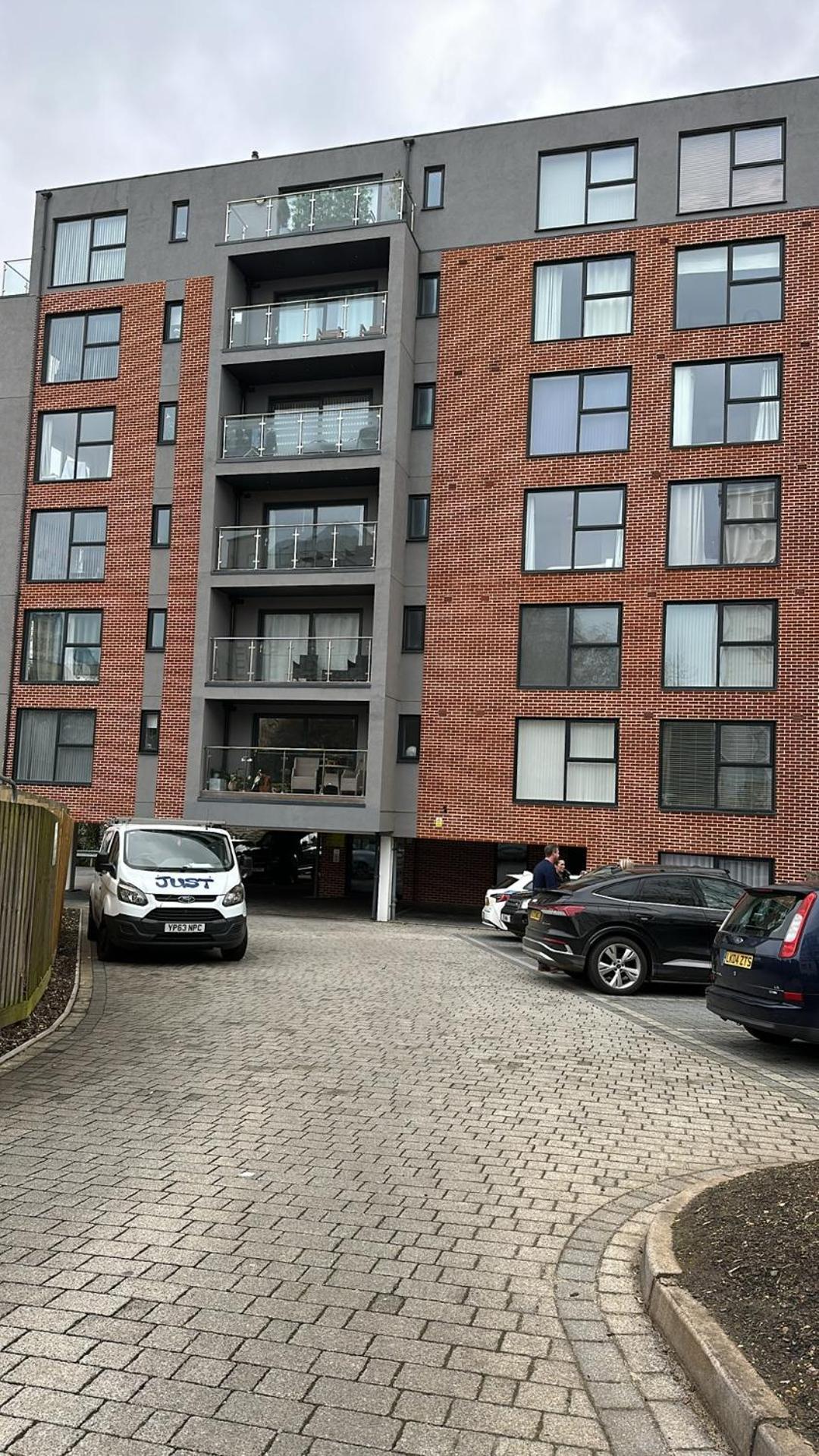 Bh1 Balcony With Parking Bournemouth