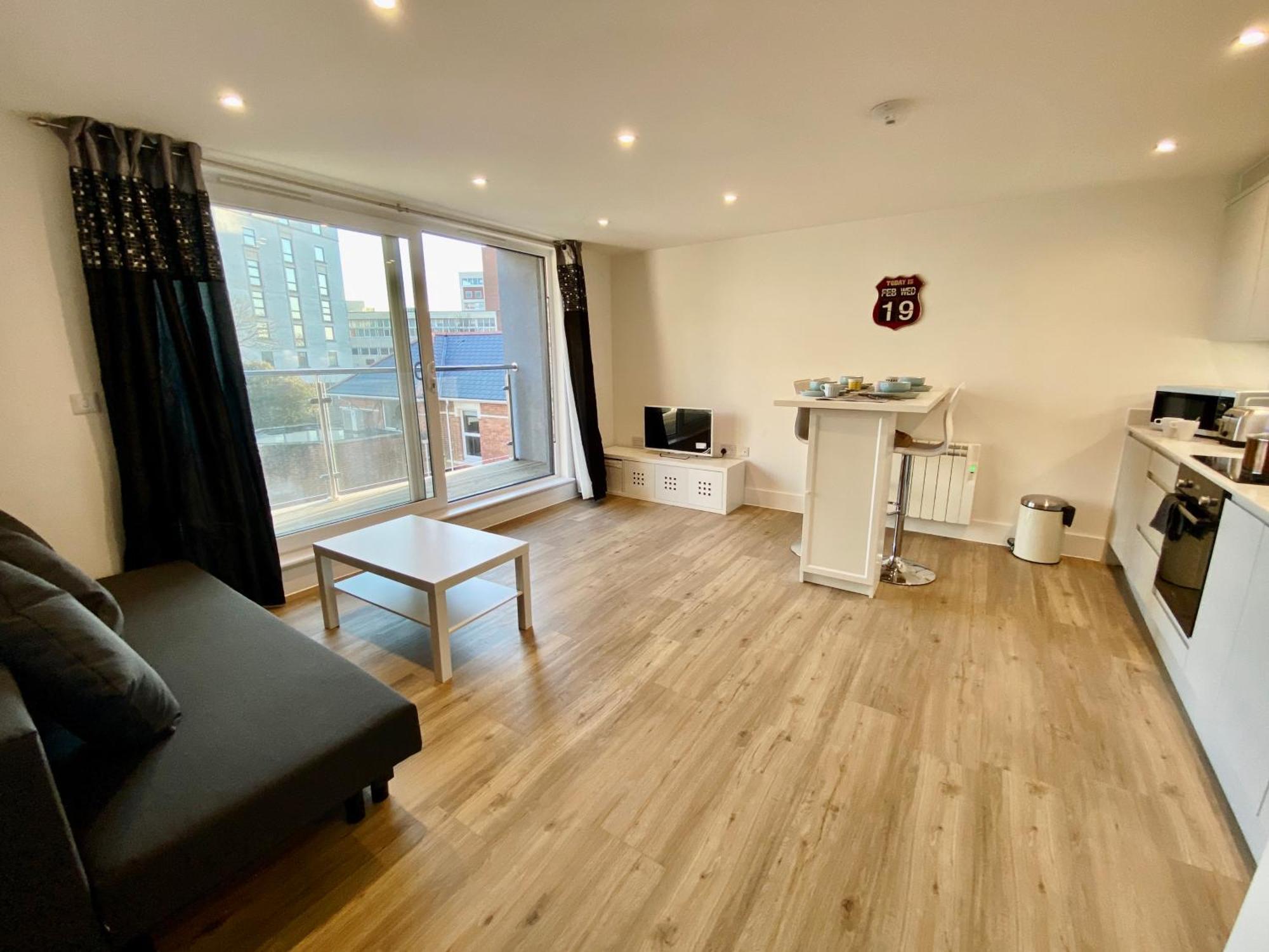 Apartment Bh1 Balcony With Parking Bournemouth